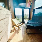 Little Brighton Beach Apartments - Also Separate Spa Cabin And Watersports